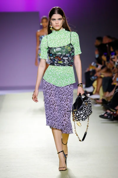 Look 24